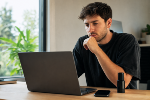 Tech UGC Creator Niche: Why App Brands Pay More and How to Break In